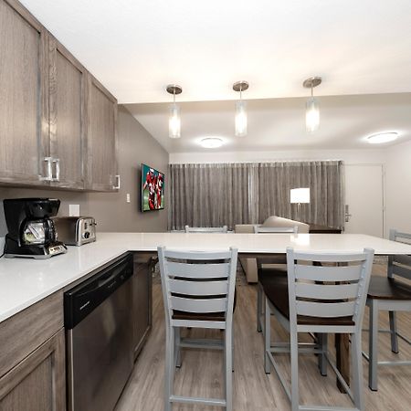 Red Roof Inn Plus+ & Suites Naples Downtown-5Th Ave S מראה חיצוני תמונה