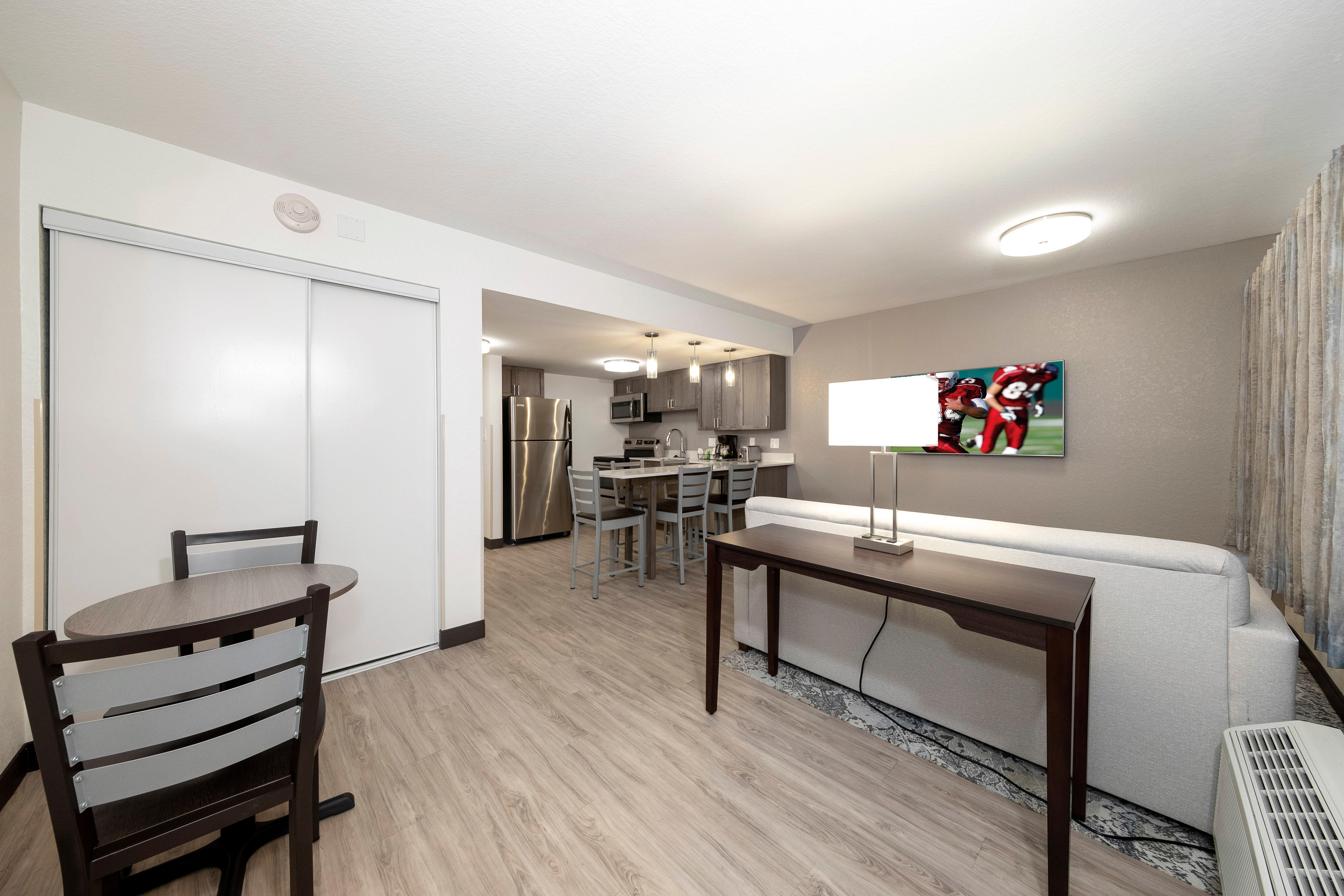 Red Roof Inn Plus+ & Suites Naples Downtown-5Th Ave S מראה חיצוני תמונה