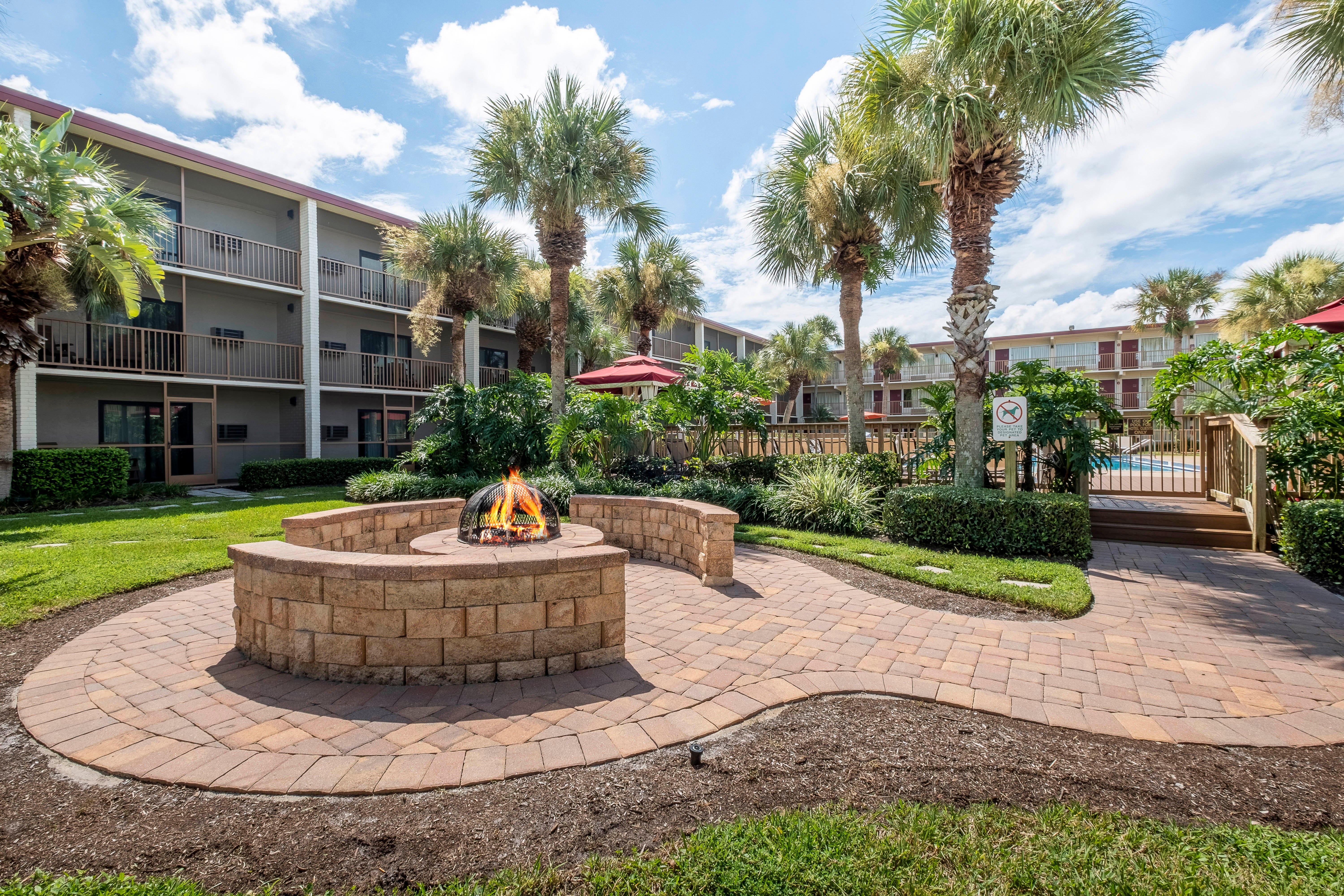 Red Roof Inn Plus+ & Suites Naples Downtown-5Th Ave S מראה חיצוני תמונה