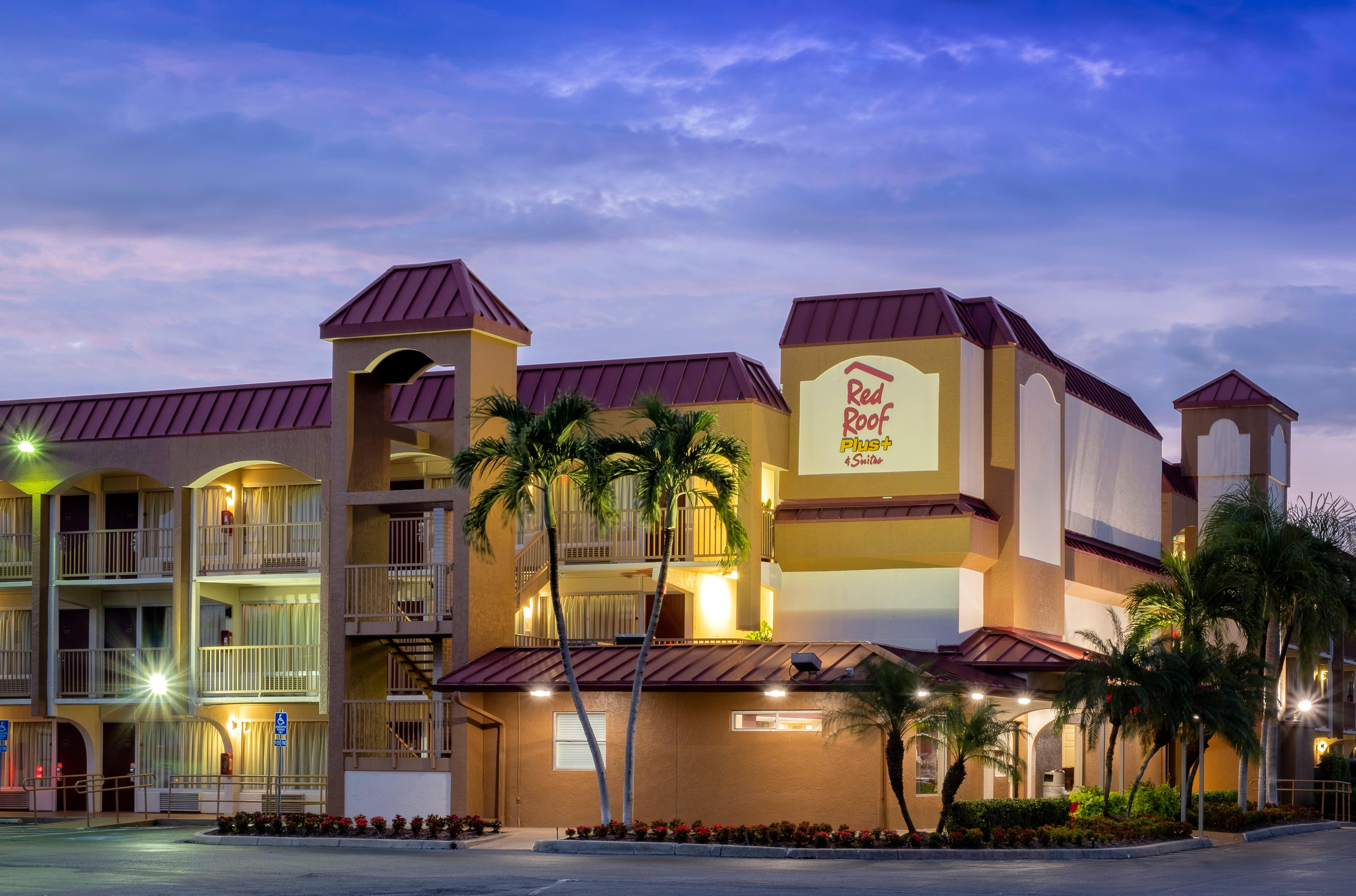 Red Roof Inn Plus+ & Suites Naples Downtown-5Th Ave S מראה חיצוני תמונה