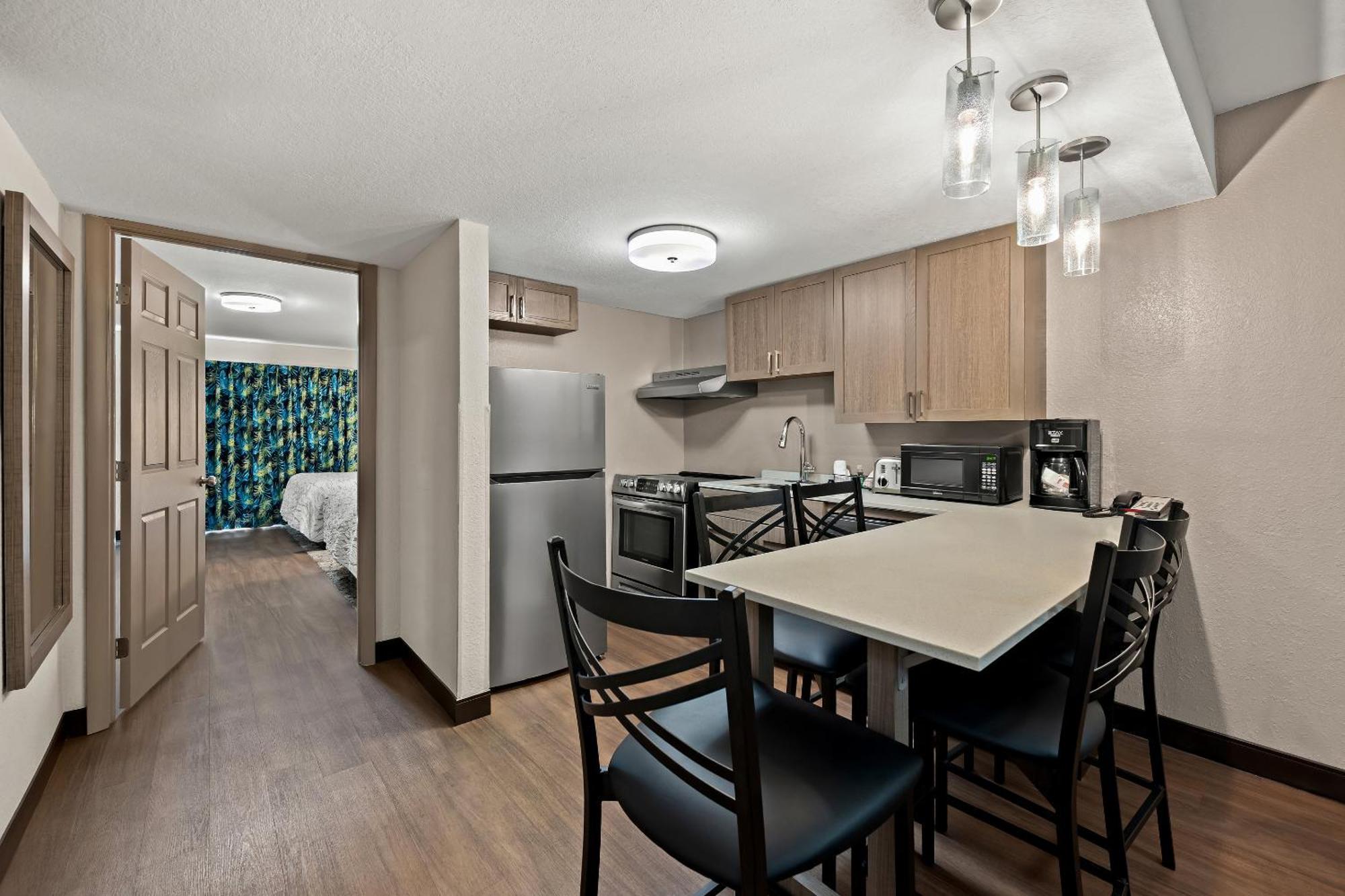 Red Roof Inn Plus+ & Suites Naples Downtown-5Th Ave S מראה חיצוני תמונה