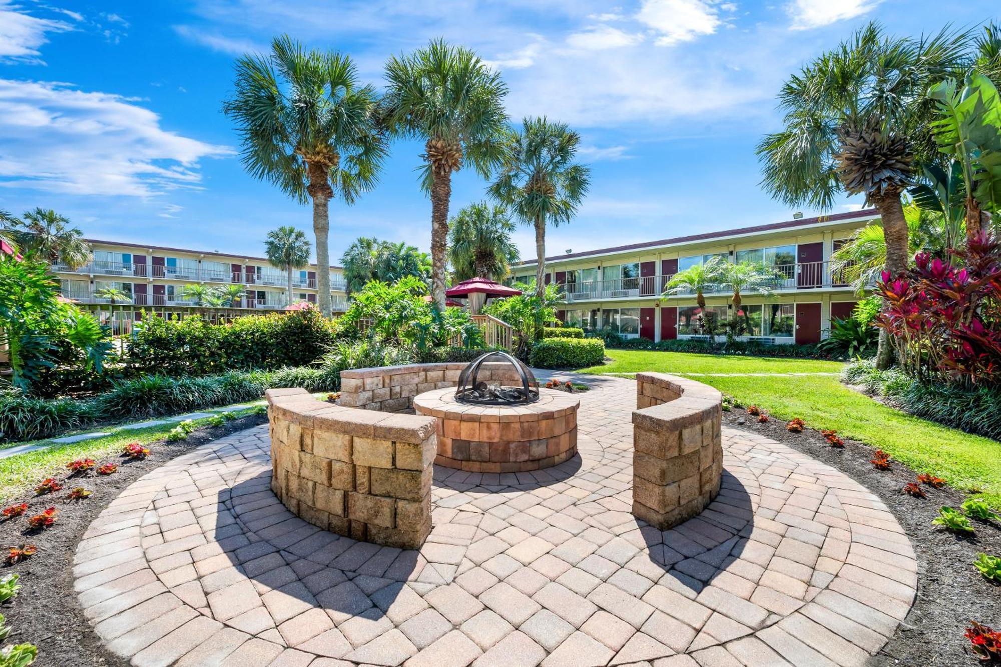 Red Roof Inn Plus+ & Suites Naples Downtown-5Th Ave S מראה חיצוני תמונה