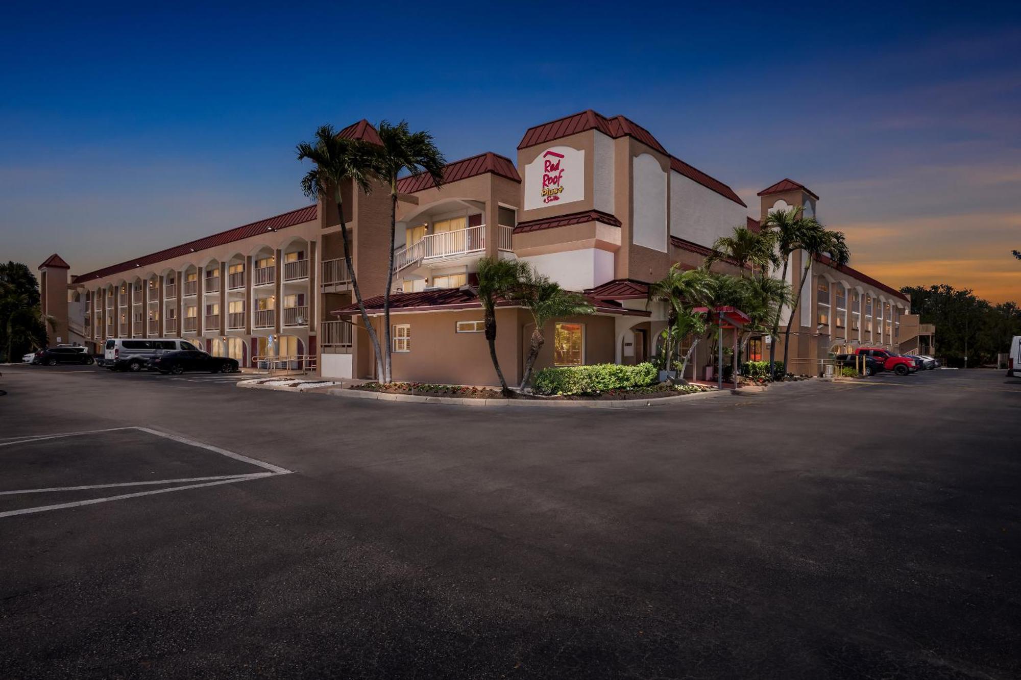 Red Roof Inn Plus+ & Suites Naples Downtown-5Th Ave S מראה חיצוני תמונה