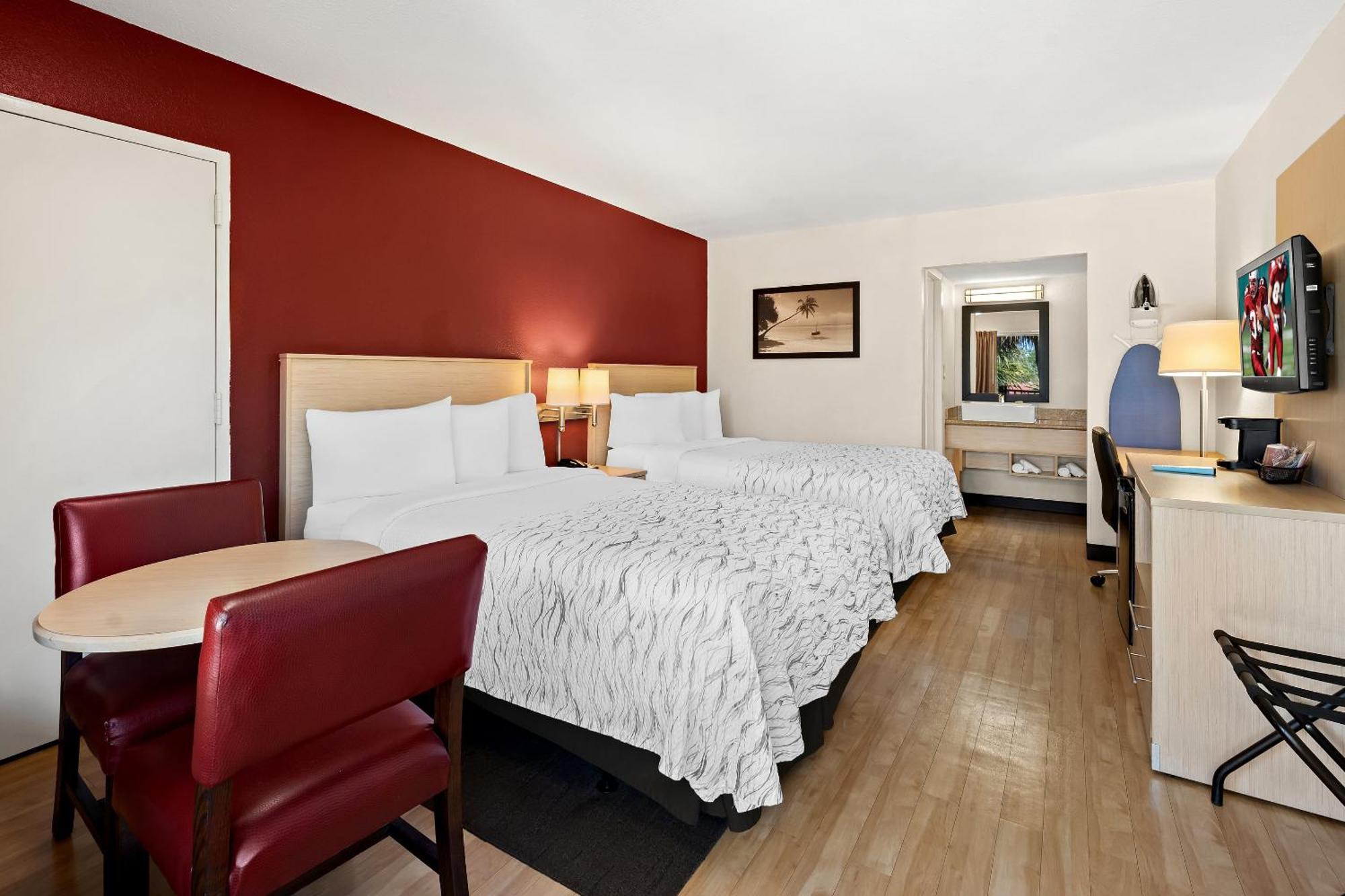 Red Roof Inn Plus+ & Suites Naples Downtown-5Th Ave S מראה חיצוני תמונה