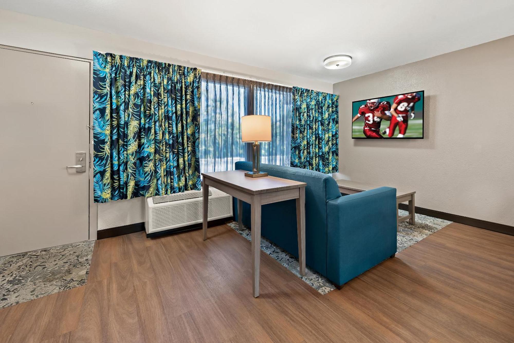 Red Roof Inn Plus+ & Suites Naples Downtown-5Th Ave S מראה חיצוני תמונה