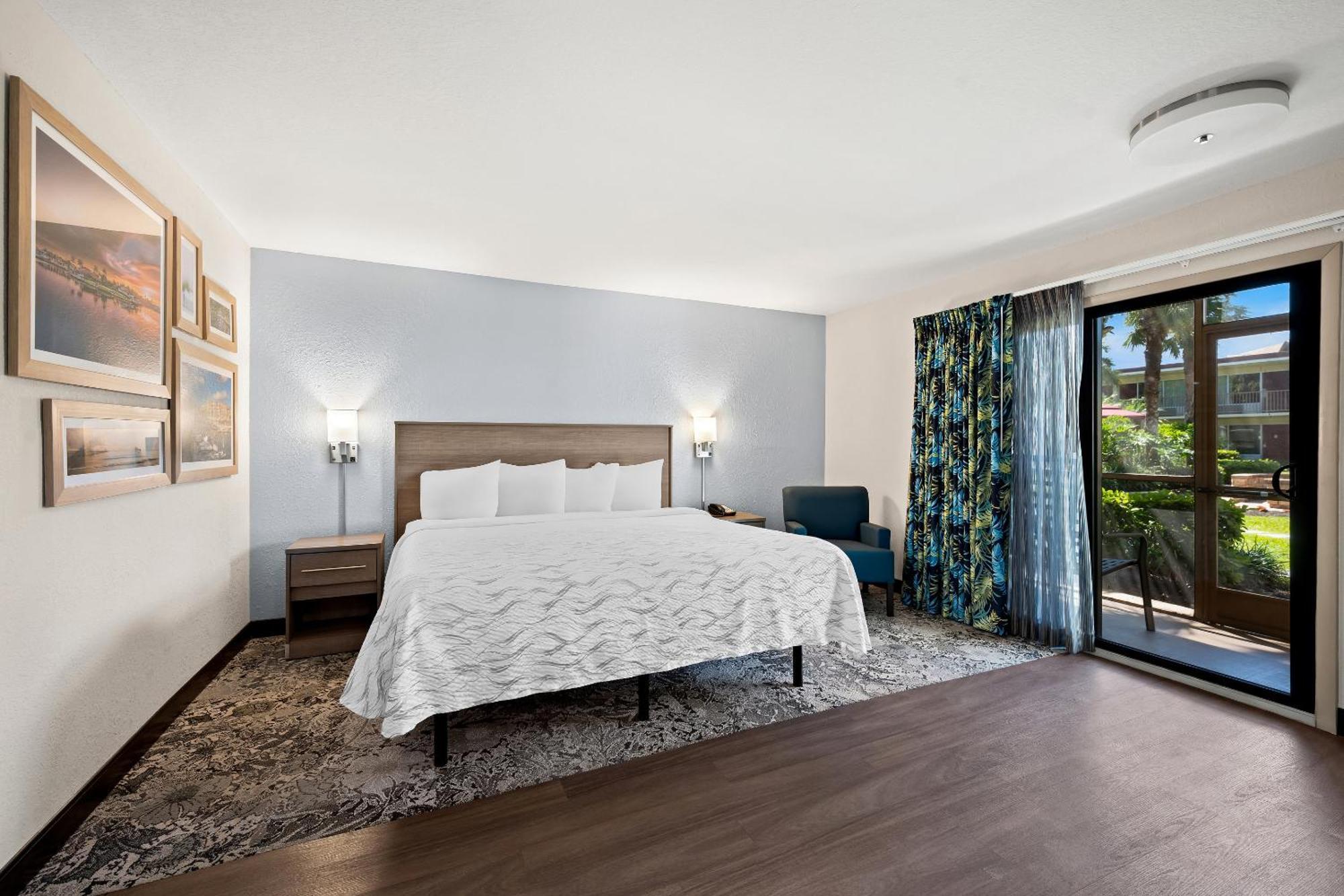 Red Roof Inn Plus+ & Suites Naples Downtown-5Th Ave S מראה חיצוני תמונה