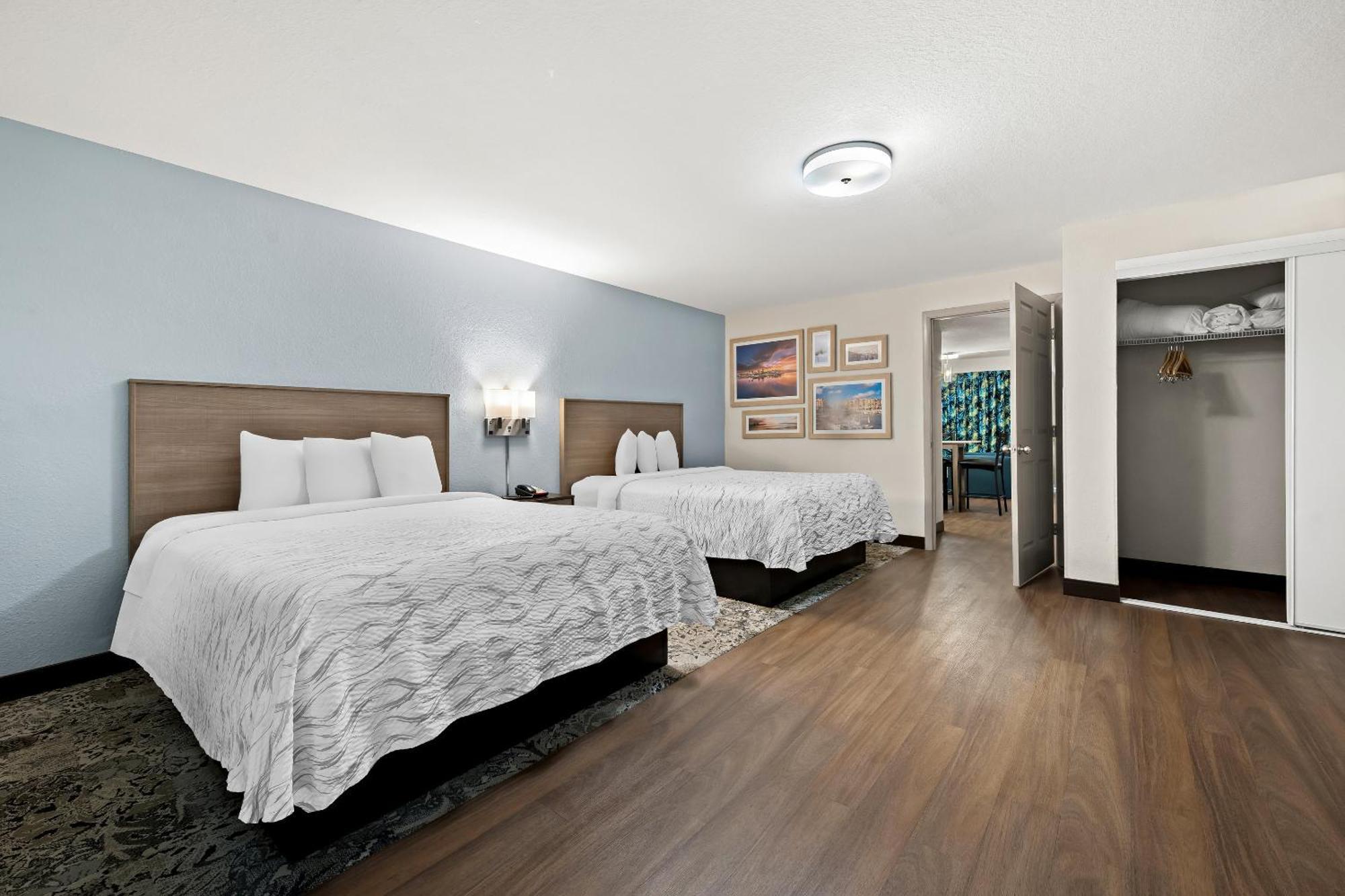 Red Roof Inn Plus+ & Suites Naples Downtown-5Th Ave S מראה חיצוני תמונה