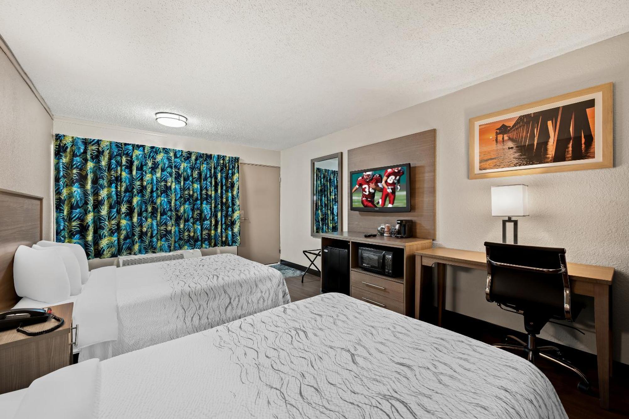 Red Roof Inn Plus+ & Suites Naples Downtown-5Th Ave S מראה חיצוני תמונה