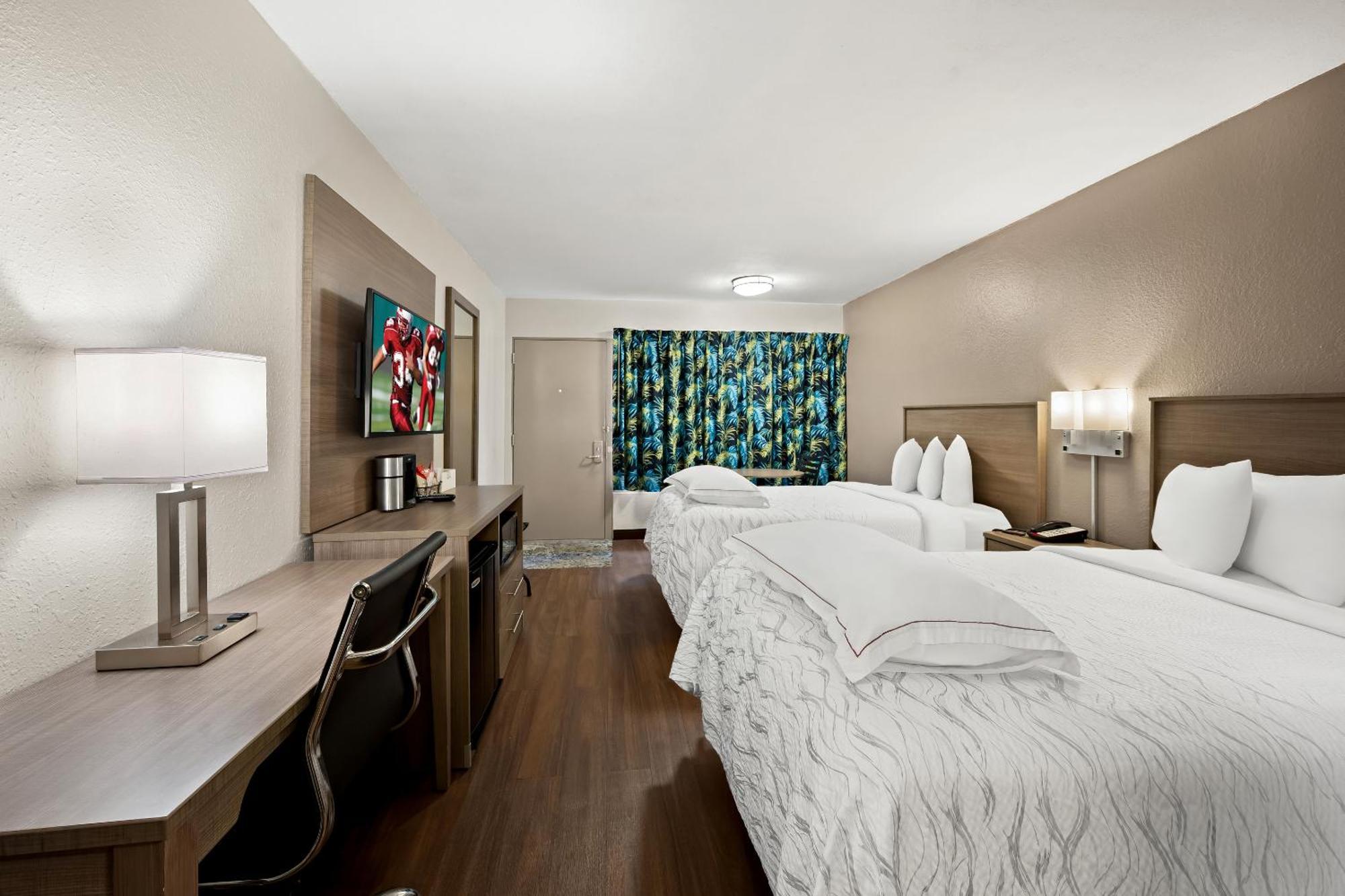 Red Roof Inn Plus+ & Suites Naples Downtown-5Th Ave S מראה חיצוני תמונה