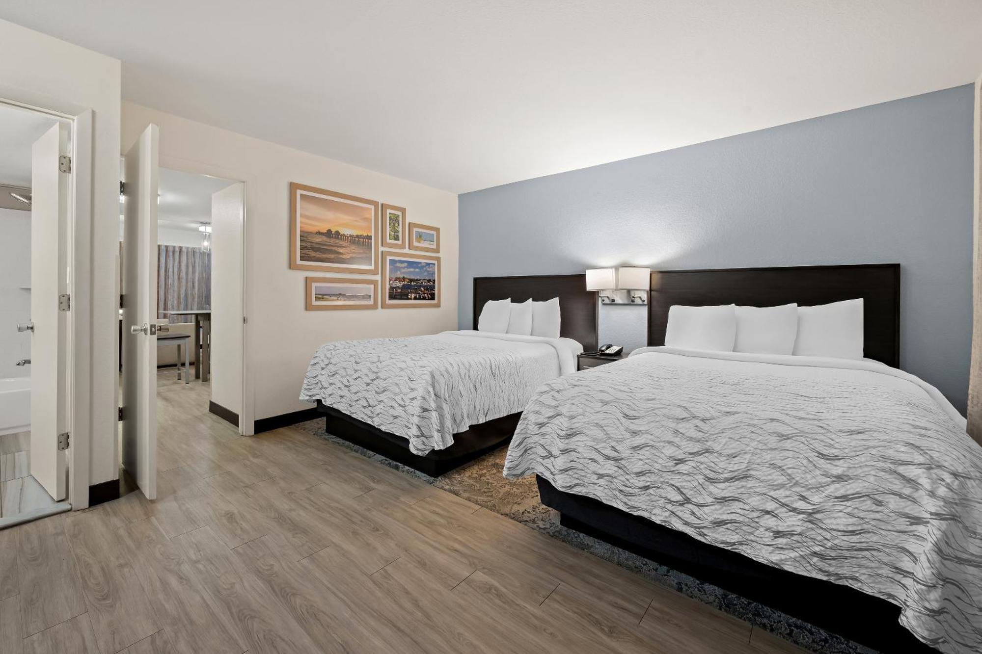 Red Roof Inn Plus+ & Suites Naples Downtown-5Th Ave S מראה חיצוני תמונה